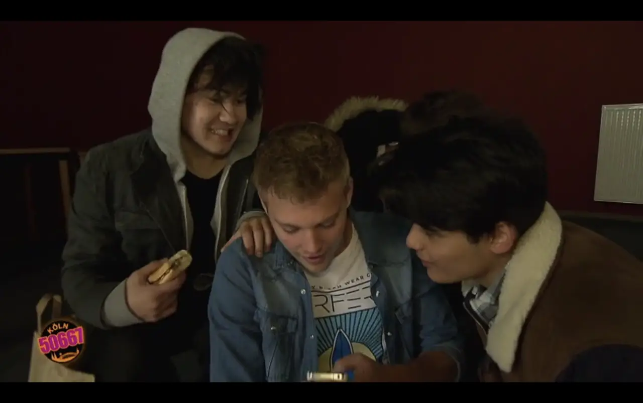 Köln 50667 — Heinrich Songmin Berger (Henny) als Lee Puck mit der Elli-Gang (u. a. Aaron Rufer)