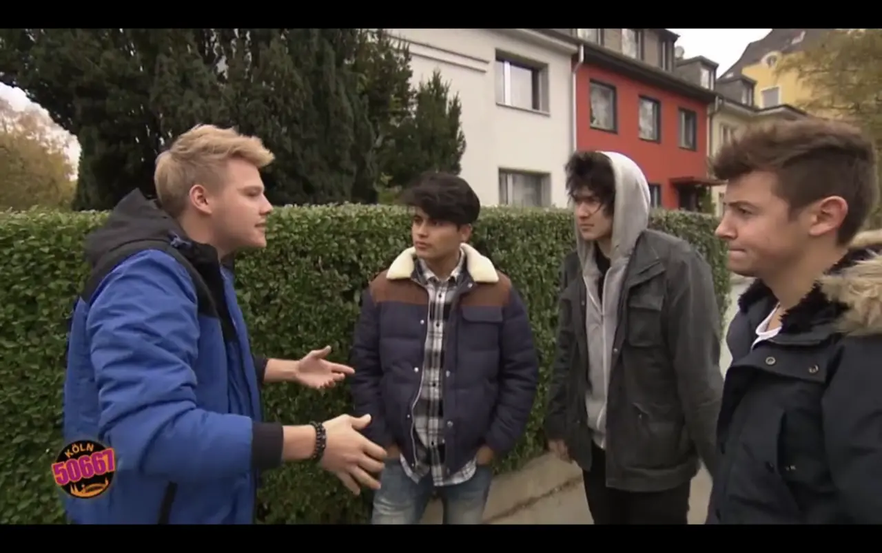 Köln 50667 — Heinrich Songmin Berger (Henny) als Lee Puck mit der Elli-Gang (u. a. Aaron Rufer)
