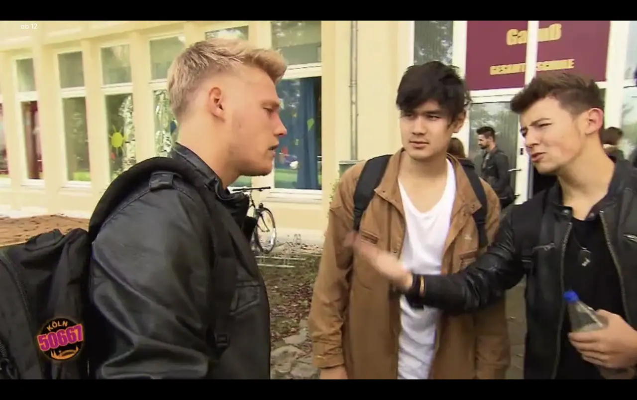 Köln 50667 — Heinrich Songmin Berger (Henny) als Lee Puck mit der Elli-Gang (u. a. Aaron Rufer)